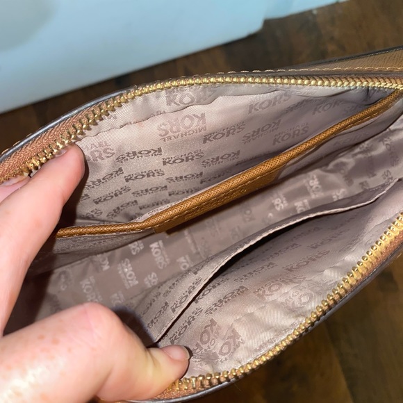 Michael Kors Crossbody - Picture 3 of 4